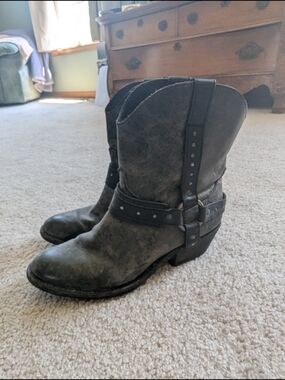 Black Round Toe Cowboy Boots